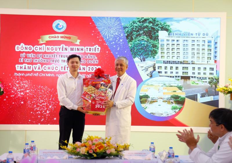 Tri ân những người gác lại việc riêng để làm nhiệm vụ trong những ngày tết- Ảnh 7.