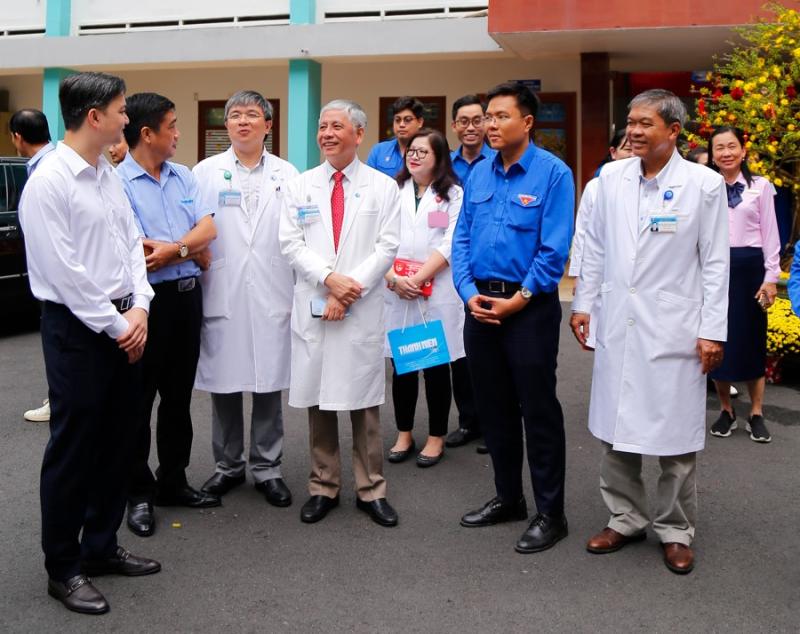 Tri ân những người gác lại việc riêng để làm nhiệm vụ trong những ngày tết- Ảnh 6.