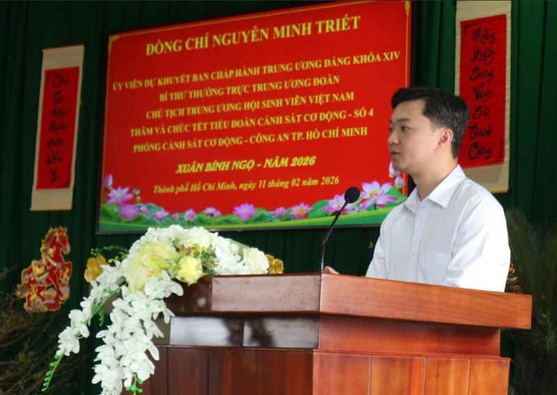 Tri ân những người gác lại việc riêng để làm nhiệm vụ trong những ngày tết- Ảnh 1.