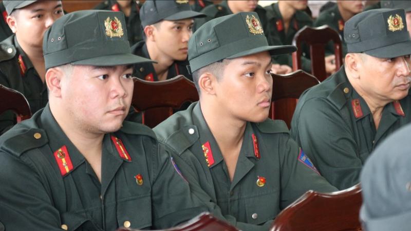 Tri ân những người gác lại việc riêng để làm nhiệm vụ trong những ngày tết- Ảnh 2.