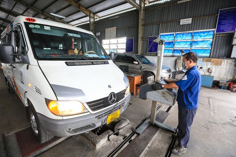 'Siết' kiểm định khí thải ô tô- Ảnh 1.