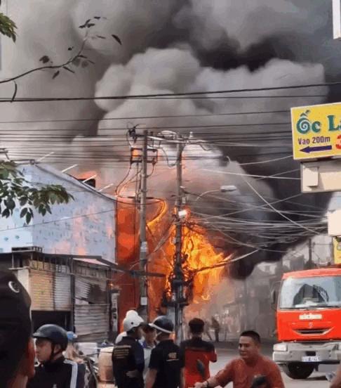 Liên tiếp cháy cơ sở kinh doanh, Công an TP.HCM cảnh báo khẩn sau tết- Ảnh 9.
