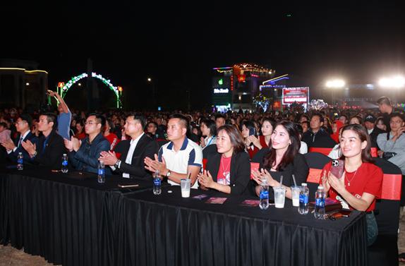 ROX Living Đức Thọ rực rỡ đêm Nhạc hội Xuân Concert- Ảnh 1.