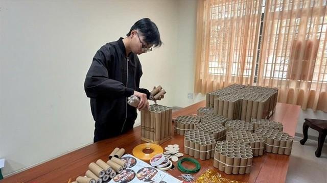 Gần tết, nam thanh niên bị bắt vì sản xuất pháo nổ- Ảnh 3.