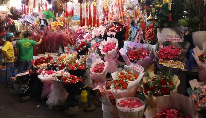 Valentine rơi đúng dịp tết, 'tặng em hoa cúc, vạn thọ chưng tết' lên ngôi - Ảnh 9.