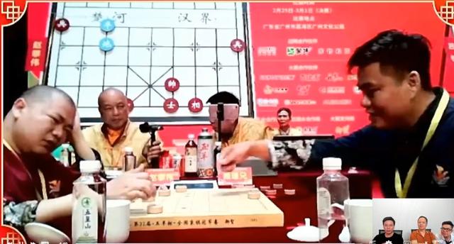Kỳ thủ chủ nhà Trung Quốc bật khóc khi bị Lại Lý Huynh đánh bại, không thể vào chung kết- Ảnh 1.