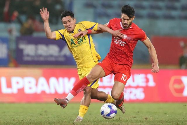Bảng xếp hạng V-League ‘nóng hổi’: HAGL bất ngờ bị SLNA áp sát, Thanh Hóa thoát đáy ngoạn mục- Ảnh 1.