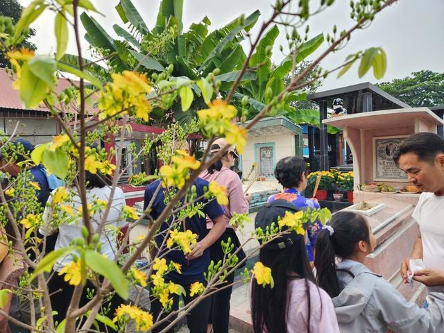 TP.HCM ngày 29 tết: Đi tìm bình yên sau những bộn bề, hối hả - Ảnh 8.