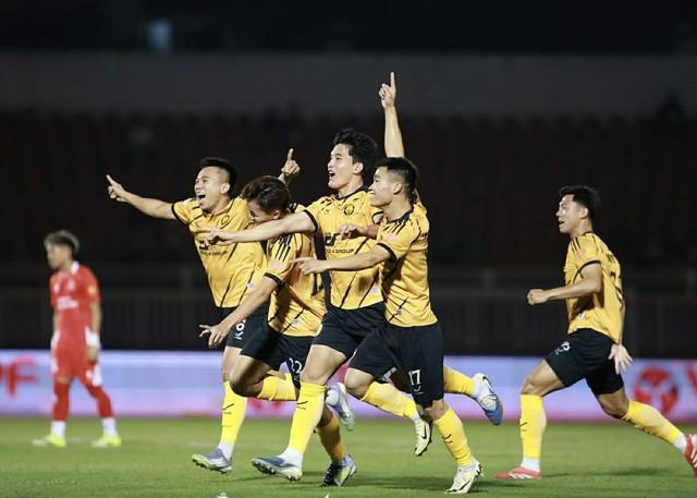 CLB Thanh Hóa sắp thoát án cấm chuyển nhượng từ FIFA, bổ sung gấp cầu thủ để trụ hạng V-League
- Ảnh 2.