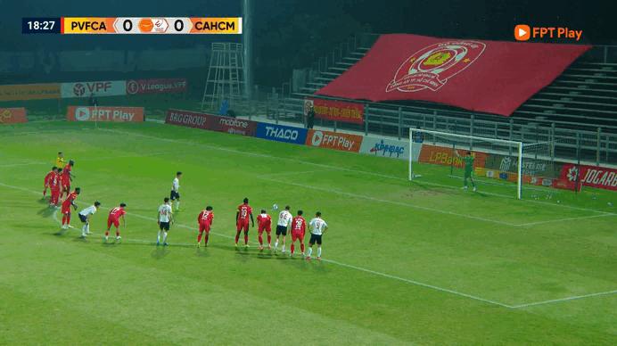 Tiến Linh hỏng penalty khó tin, đội Công an TP.HCM vẫn đánh bại PVF-CAND nhờ 2 nhân vật đặc biệt - Ảnh 1.