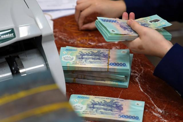 Làm giá cổ phiếu bằng 19 tài khoản, một nhà đầu tư bị phạt 1,5 tỉ đồng- Ảnh 1.