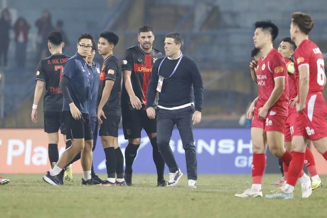 Trọng tài Malaysia bị Ninh Bình phản ứng dữ dội vì thu hồi thẻ vàng của Đình Trọng: Lý do 'quay xe' là...- Ảnh 3.