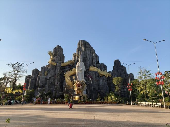 Du Xuân ngôi chùa có tượng Đức Phật Thích Ca tọa thiền cao nhất Đông Nam Á - Ảnh 11.
