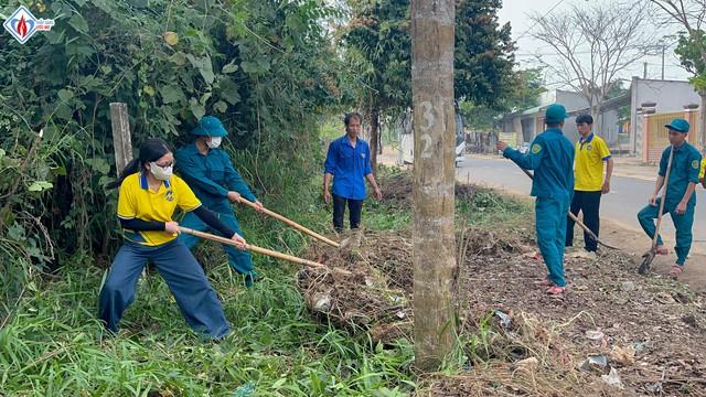 Trước khi về quê ăn tết, sinh viên đến vùng ven TP.HCM làm điều ý nghĩa  - Ảnh 3.