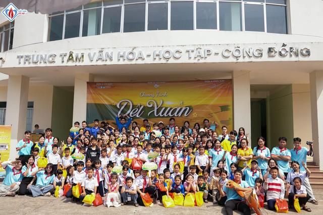 Trước khi về quê ăn tết, sinh viên đến vùng ven TP.HCM làm điều ý nghĩa  - Ảnh 5.