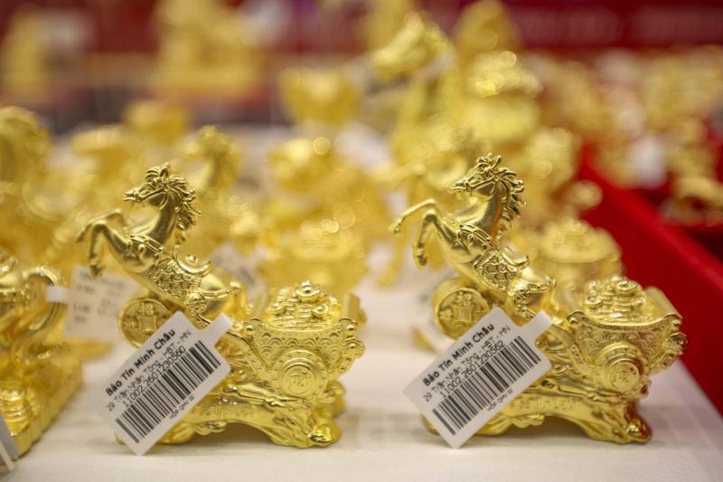 Dậy từ tờ mờ sáng 'săn' tượng ngựa bằng vàng trong ngày vía Thần tài- Ảnh 13.
