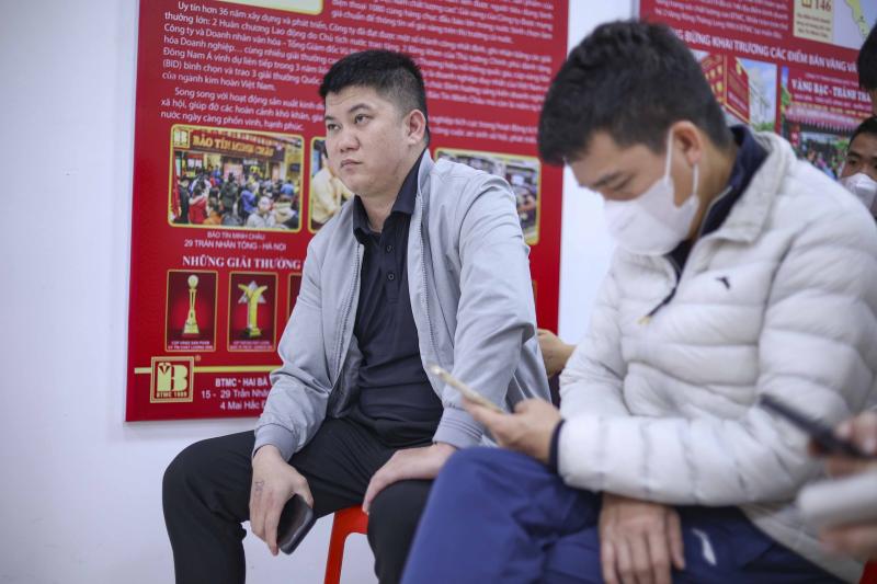 Dậy từ tờ mờ sáng 'săn' tượng ngựa bằng vàng trong ngày vía Thần tài- Ảnh 5.