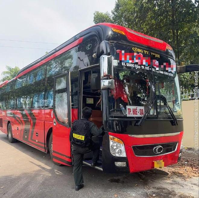 Đồng Nai: Xe khách nhồi nhét thêm 9 người, bị phạt 67,5 triệu đồng - Ảnh 1.