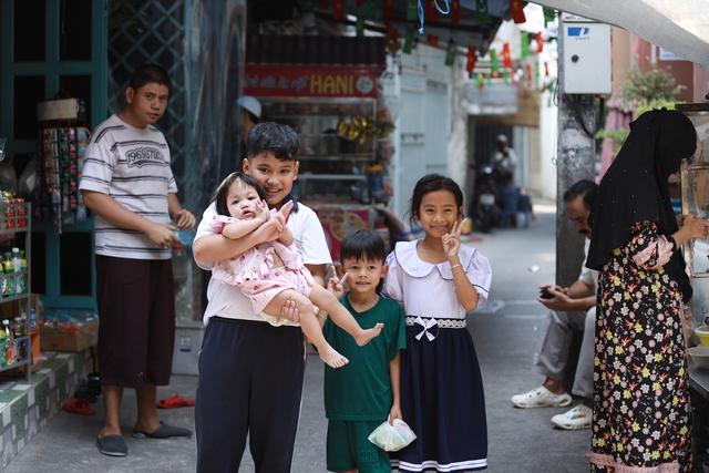 Tết lạ ở hẻm 'độc nhất' TP.HCM: Không rượu bia, chuẩn bị nhịn ăn 1 tháng- Ảnh 3.