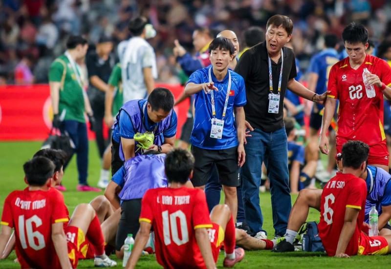 HLV Kim Sang-sik không chia tay Việt Nam, sớm bận rộn lựa chọn nhân tài cho đội tuyển 
 - Ảnh 1.
