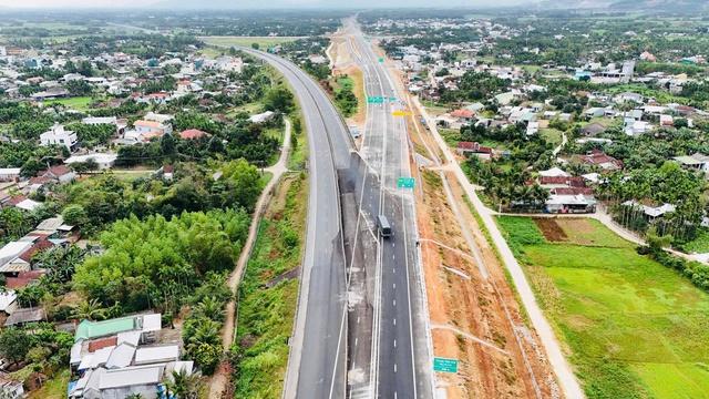 Tạm dừng thông xe cao tốc Quảng Ngãi - Hoài Nhơn vì chưa đảm bảo an toàn- Ảnh 2.