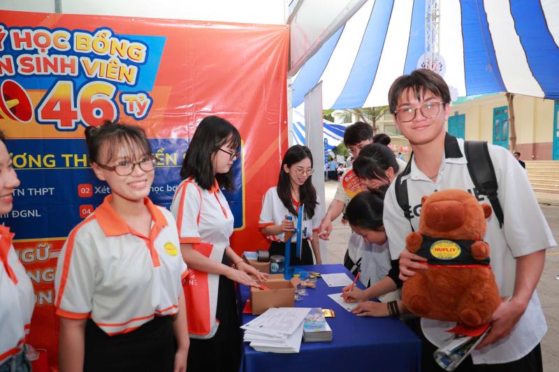 Tư vấn mùa thi 2026 tại Khánh Hòa: Sôi động không gian trải nghiệm ngành nghề- Ảnh 10.