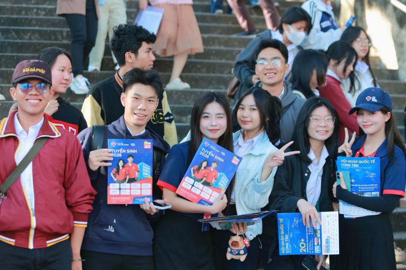 Tư vấn mùa thi 2026 tại Khánh Hòa: Sôi động không gian trải nghiệm ngành nghề- Ảnh 2.