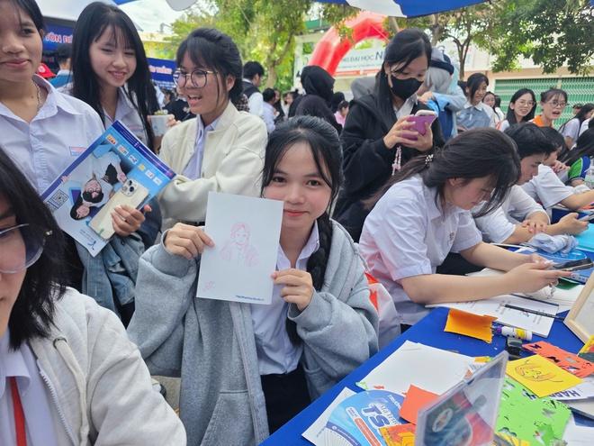 Tư vấn mùa thi 2026 tại Khánh Hòa: Sôi động không gian trải nghiệm ngành nghề- Ảnh 8.