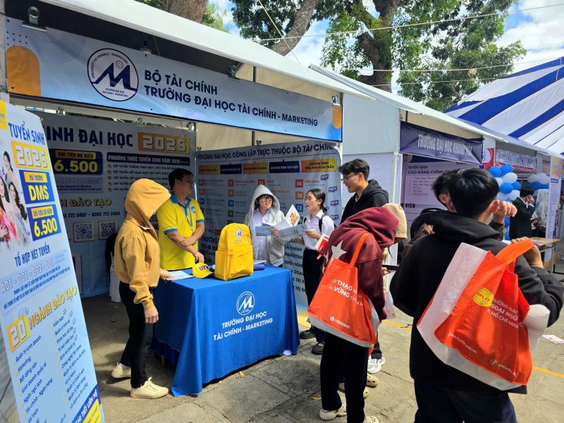 Tư vấn mùa thi 2026 tại Khánh Hòa: Sôi động không gian trải nghiệm ngành nghề- Ảnh 11.