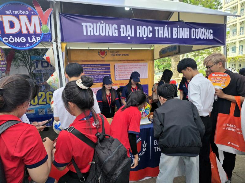 Tư vấn mùa thi 2026 tại Khánh Hòa: Sôi động không gian trải nghiệm ngành nghề- Ảnh 13.