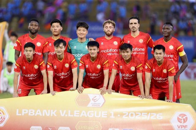 Bảng xếp hạng vòng 13 V-League mới nhất: HAGL leo thẳng lên tốp 8, đẩy Nam Định xuống vị trí khó tin- Ảnh 2.