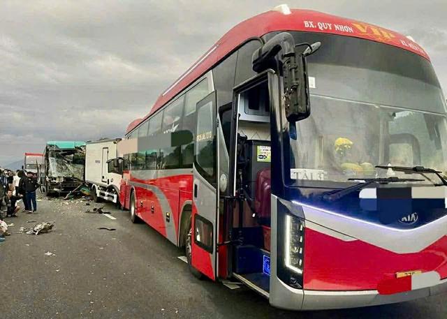 Tai nạn liên hoàn trên cao tốc Vân Phong – Nha Trang - Ảnh 2.