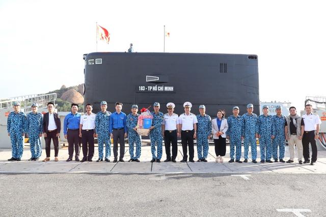 Tự hào về sự hy sinh thầm lặng của các chiến sĩ nơi đầu sóng ngọn gió- Ảnh 4.