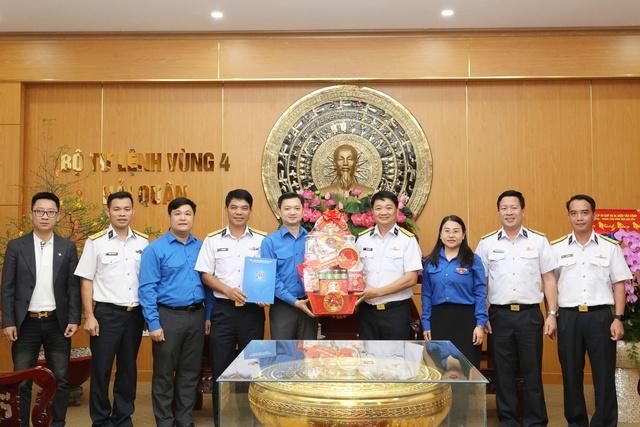 Tự hào về sự hy sinh thầm lặng của các chiến sĩ nơi đầu sóng ngọn gió- Ảnh 1.