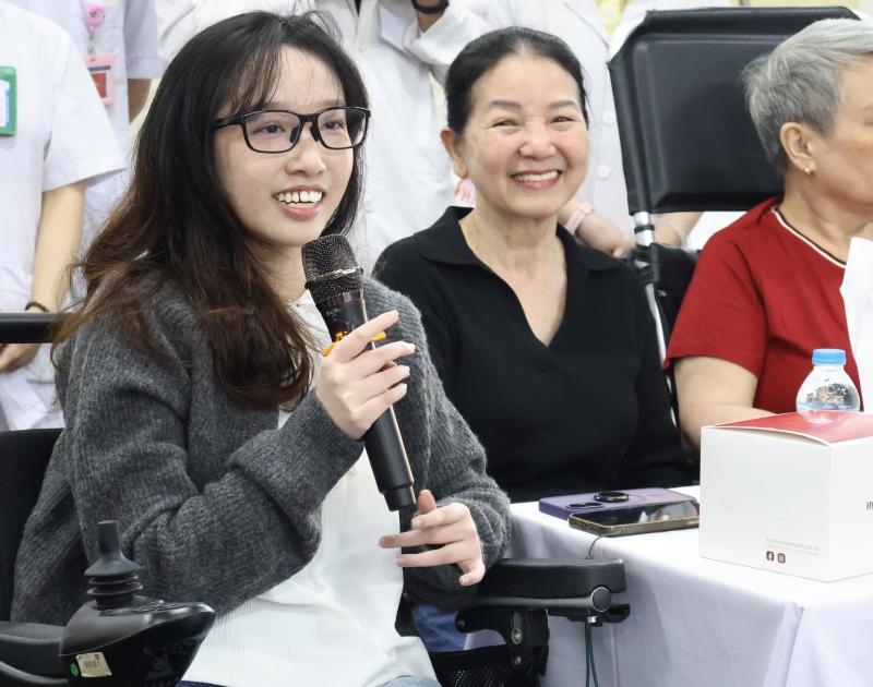 Tiệc tất niên đặc biệt ở Bệnh viện Chợ Rẫy: Khoảnh khắc khiến bệnh nhân nghẹn ngào - Ảnh 12.