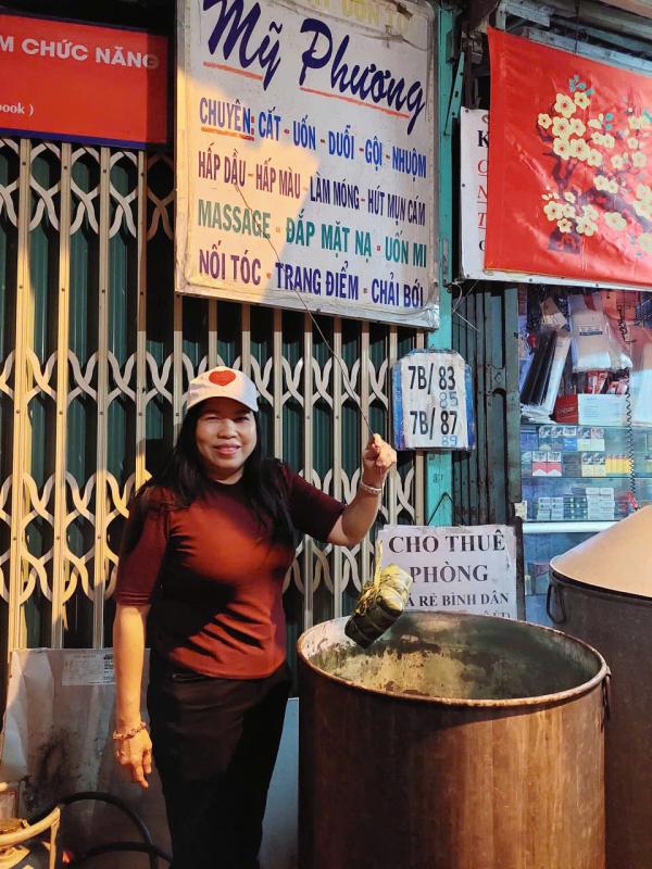 Thức trắng 4 đêm, gói hơn 800 bánh chưng 'trao tết' cho bà con khó khăn - Ảnh 9.