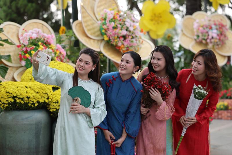 Trái điều Bình Phước sánh vai cùng bưởi Tân Triều tại đường hoa ven sông Đồng Nai - Ảnh 2.