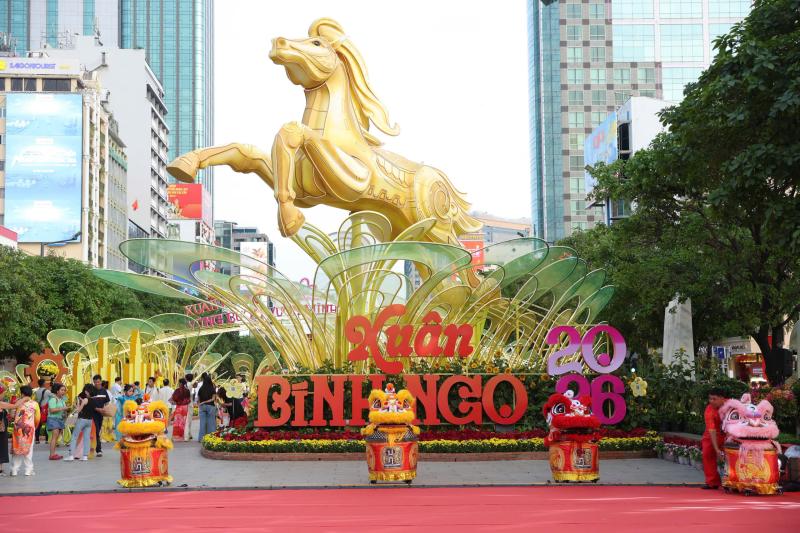 Sắp khai mạc đường hoa Nguyễn Huệ Tết Bính Ngọ 2026 - Ảnh 1.