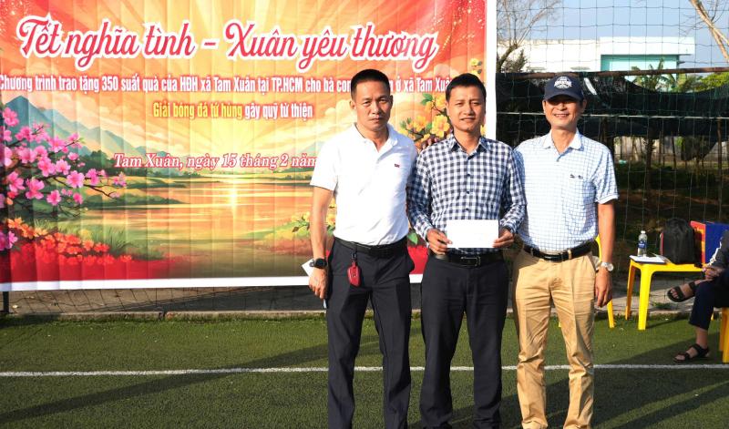 Tết nghĩa tình, xuân yêu thương trên khắp nẻo đường- Ảnh 12.