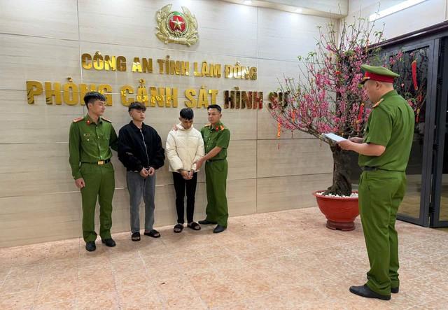 Bắt 2 nghi phạm cướp tiệm vàng trong đêm giao thừa ở Lâm Đồng- Ảnh 1.