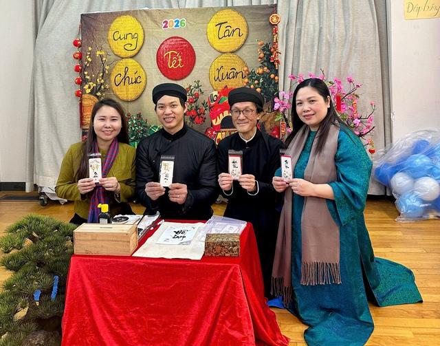 Ngày Quốc tế Tiếng mẹ đẻ:  Trẻ em Việt ‘ăn tết’ và nói tiếng Việt ở Osaka - Ảnh 2.