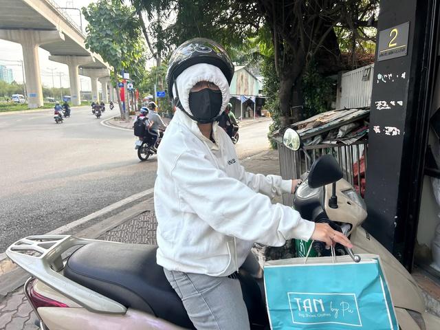 Mới tháng 2 đã nắng cháy da, nhiều người bị 'sốc nhiệt' vì quá nóng- Ảnh 2.