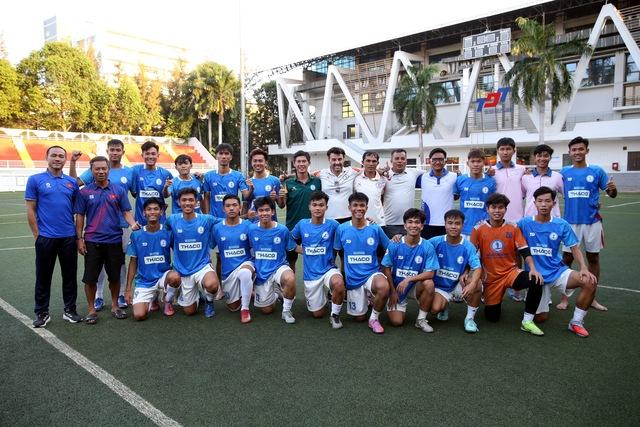 Đại chiến bóng đá sinh viên: Tân binh có HLV ngoại gây sốc trước vòng chung kết- Ảnh 2.