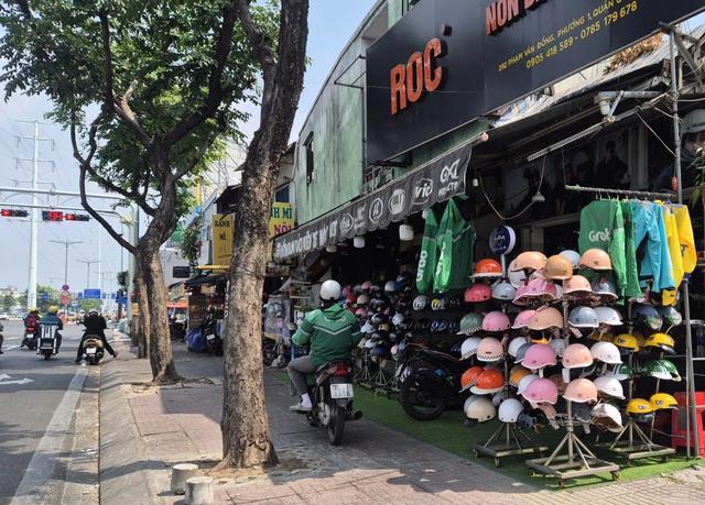 Đồng phục shipper, xe ôm công nghệ bán tràn lan: Mua về mặc có phạm luật?- Ảnh 4.