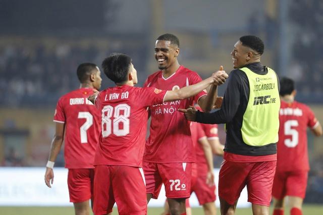 Nhà vô địch V-League sắp lộ diện?- Ảnh 1.