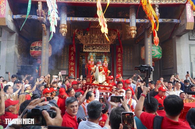 Khám phá lễ Nghinh Ông Quan Thánh Đế Quân xuất du tại Chợ Lớn - Ảnh 1.
