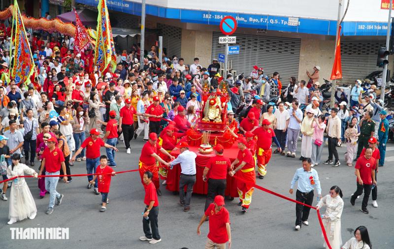 Khám phá lễ Nghinh Ông Quan Thánh Đế Quân xuất du tại Chợ Lớn - Ảnh 10.