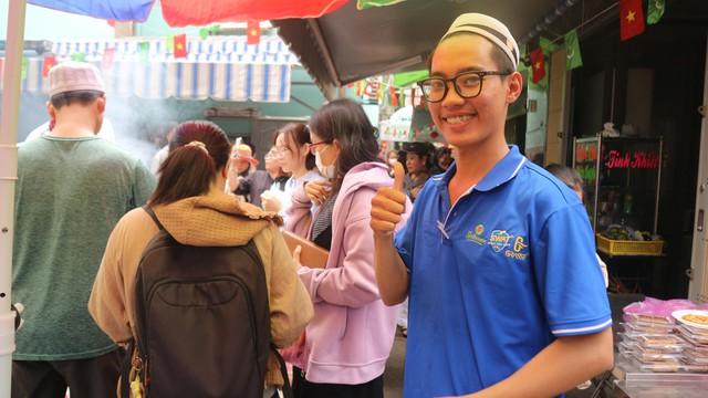 Tạm nghỉ công việc chính cả tháng, người Hồi giáo tại TP.HCM xoay xở ra sao? Haha- Ảnh 2.