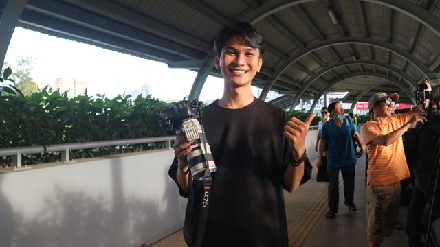 'Mặt trời trứng muối' mỗi chiều, thu hút nhiều người đi ngắm- Ảnh 1.