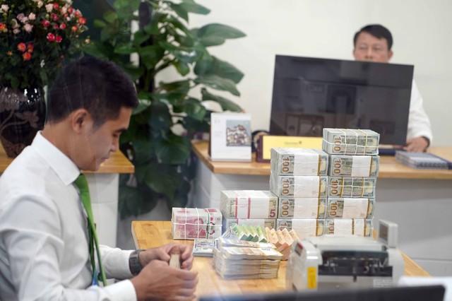 Giá USD hôm nay 1.3.2026: Tăng cao suốt tuần đẩy euro, bảng Anh đi xuống- Ảnh 1.